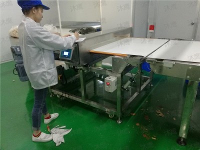 餅幹生產線使用金屬檢測機
